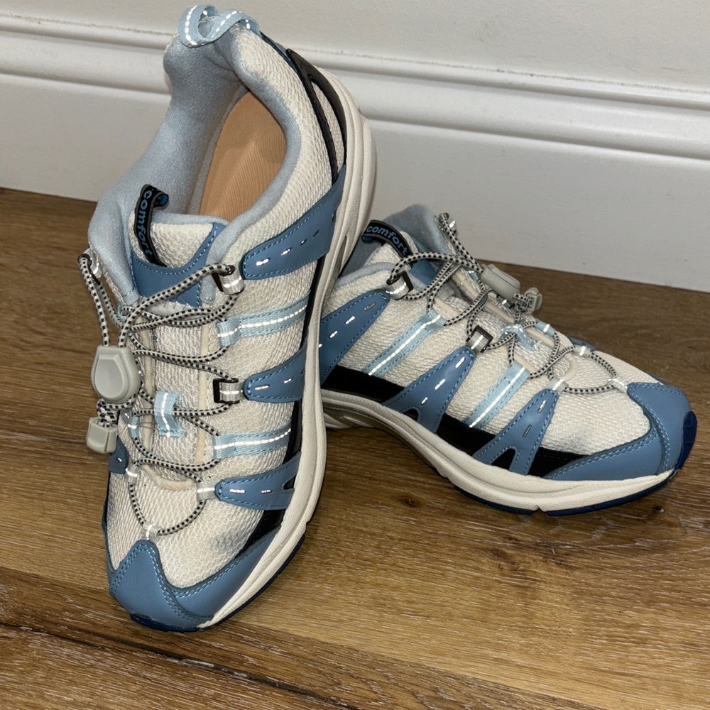 Women's Athletic Sneakers in Light Blue and White with Quick-Pull Lacing